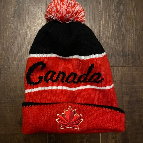 Nike team Canada hat - Picture 2 of 3